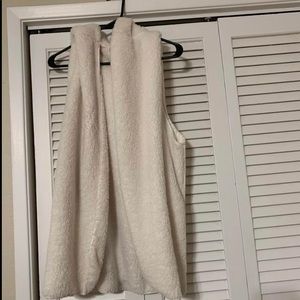 SOLD Women’s fluffy vest